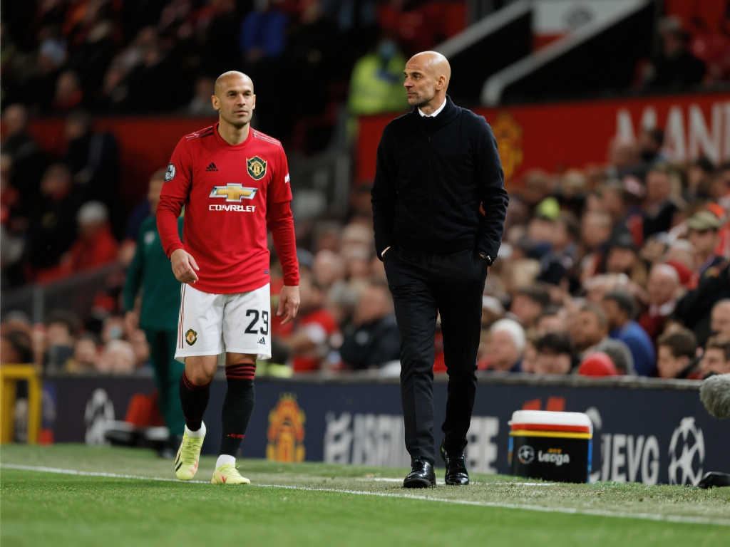 曼联小组赛惨遭淘汰无缘欧战,滕哈赫帅位岌岌可危 曼联小组赛惨遭淘汰无缘欧战,滕哈赫帅位岌岌可危